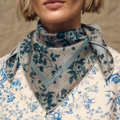 Tapis Noir Light Blue Stripe Scarf